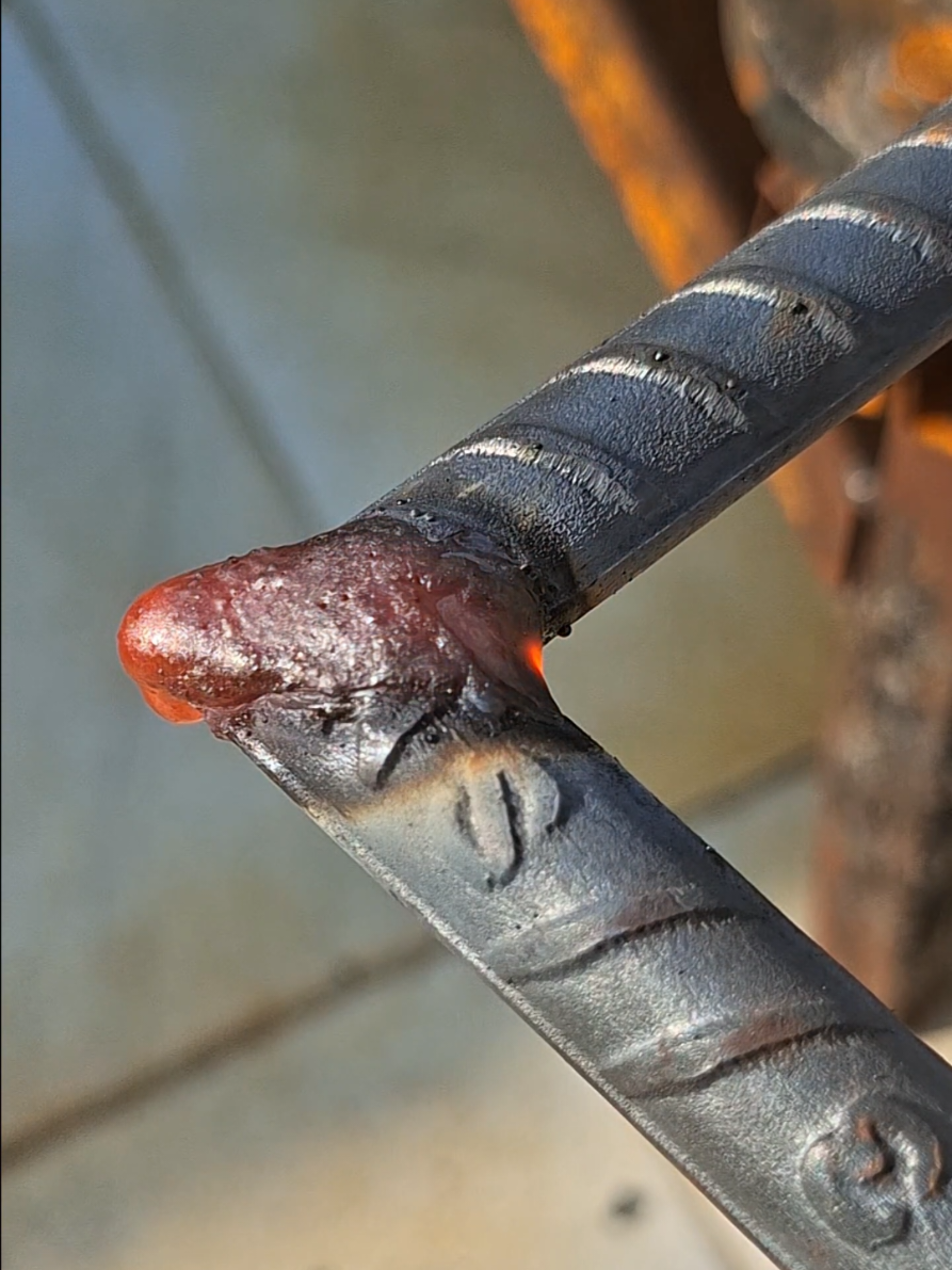 This welding will change the way the welder works in welding the corners of iron rods