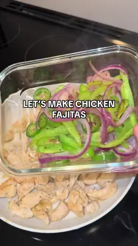 Easy and healthy meal, really trying to eat healthier these days #chickenfajitas #healthymeals #healthylifestyle #DinnerIdeas #lunchideas 