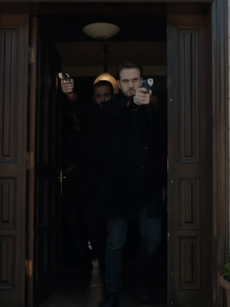 اذاً مو أفضل حلقة بالمسلسل انا ما أفهم شي✋🏻💥 #çukur #idriskoçovalı #yamaçkoçovalı #vartolusadettin #fyp 