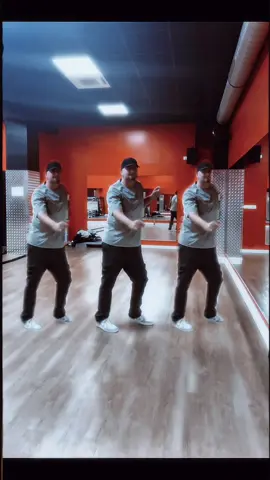 Tell me - Groove theory as always perfect of @TheGrooveMaster 🇿🇦 #improvisation #danse #rnb #90 #dancer 