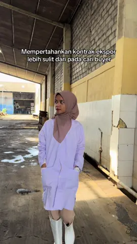 Data buyer bisa di beli, di cari atau bahkan kita bisa kursus untuk mendapatkannya. Tapi untuk mempertahankan kontrak nggak mudah. Banyak faktor eksternal yang nggk bisa kita kontrol dan menyebabkan kontrak harus terkena atau bahkan tidak sesuai.  Tapi apapun itu harus kita coba agar tetap selalu belajar. Untuk yang mau belajar ekspor GRATIS dan semua penjelasan ada di E Book yang di rancang khusus ingin tau tahapan ekspor tanpa banyak basa basi langsung ada CEK LINK DI BIO 😉🙌🏻 #nadanalida #nada #eksportirindonesia #perintisbukanpewaris #beritaekspor 