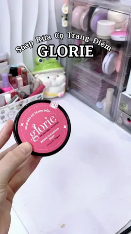 ✨ Cọ sạch như mới – makeup mượt mà hơn ✨ Soap rửa cọ Glorie 130g ✅ Làm sạch kem nền, phấn, bụi bẩn ✅ An toàn – không Paraben, Sulfate, Phthalate ✅ Giữ cọ bền đẹp, không nhờn tay 👉 Bí quyết để cọ trang điểm luôn sạch sẽ & an toàn! #glorie #ruacotrangdiem #sapruaco #makeupbrushcleaner #lamdepmoingay 