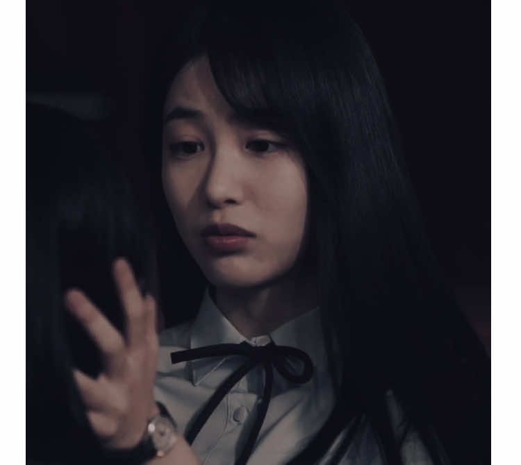 #theglory | her smile was evil, but she was too beautiful in that skin. and i hate math all my life scp: hyejoopacks  #parkyeonjin #yeonjin #drama #shinyeeun 