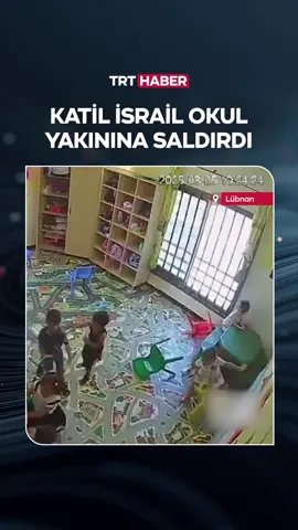 Katil İsrail'in Lübnan'ın güneyine düzenlediği saldırıda çocukların yaşadığı panik kamerada...