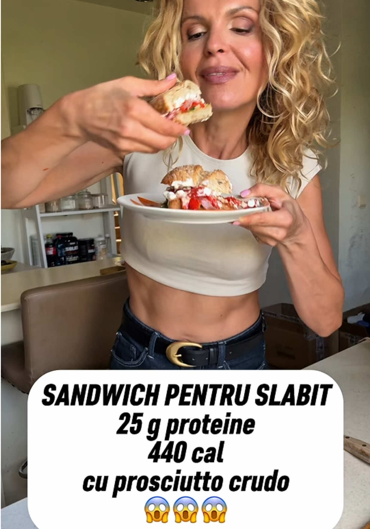 Un sandwich bine conceput cu ingrediente de calitate te poate ajuta sa reduci tesutul adipos 🍅🫑🥬 #mancare #slabire #sandwich #retetesimple #alimentatiesanatoasa 