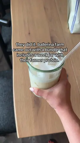 24g of protein per scoop and only 120 calories for the vanilla and it’s sooo good 🤤#ballerinafarm #ballerinafarmprotein #ballerinafarmproteinpowder #farmerproteinpowder #bestprotein 