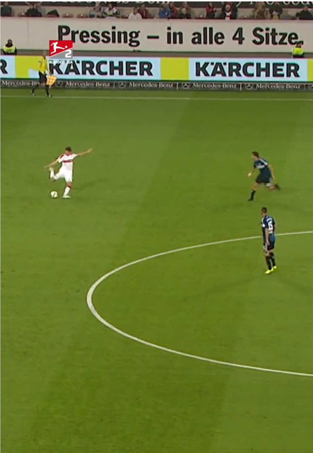 This pass 🤩 (via @Bundesliga) #football #Soccer #futbol  #bundelsiga #espnsocial 