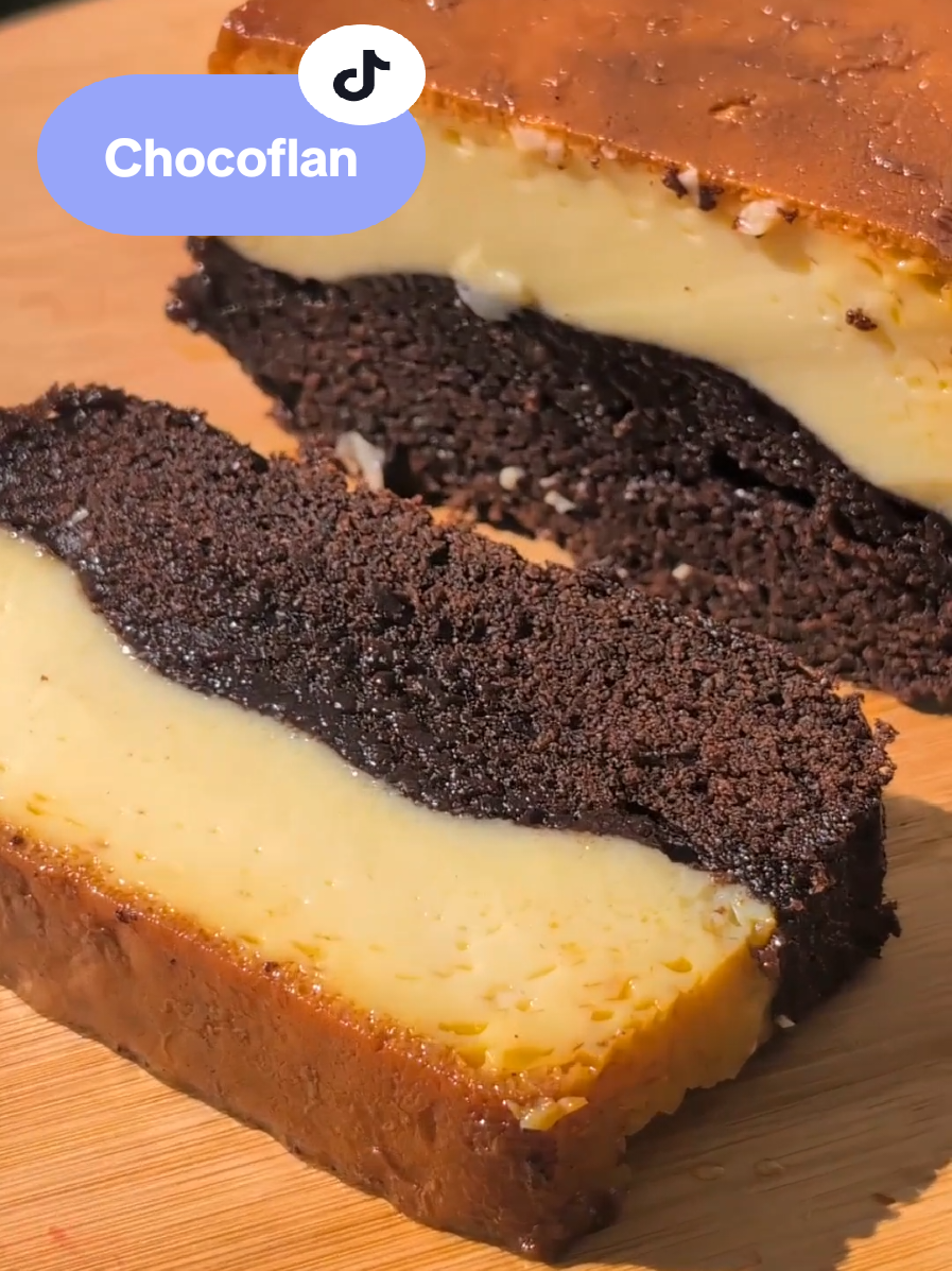 Choco flan magique : caramel + flan vanille + gâteau chocolat 🤎 (moule à cake) Ingrédients — Caramel : sucre 100 g  Flan : lait concentré sucré 300 g • lait entier 300 ml • œufs 3 • vanille 1 c. c. Gâteau choco : farine 100 g • cacao 30 g • sucre 120 g • œufs 2 • huile 70 ml • lait 100 ml • levure chimique 1 c. c. • sel 1 pincée #chocoflan #pastelimposible #recettefacile #dessert  #CapCut 