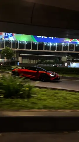 “Va ngay cuoi luc em khoc tren doi vai anh roi bo di” 🥀   #spacecar #saigon #vietnam #mclaren #765lt 