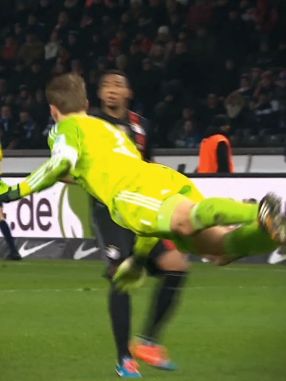 Neuer is superman 🦸🧤 #manuelneuer #goalkeeper #football #fyp #viralvideos 