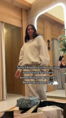 Who wants a New York shopping vlog? #newyork #Vlog #sisters #shopping #littlesister 
