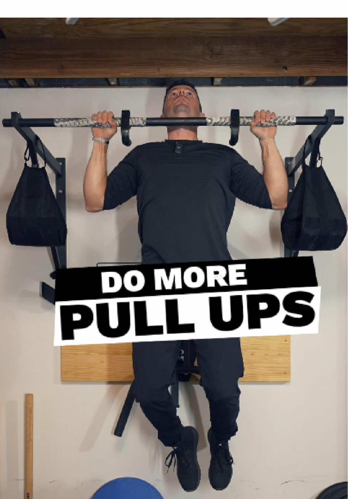 External Rotation of the shoulders = More Lat Engagement. Starting in a neutral position will help you learn how it feels to be more powerful when pulling. It’s also safer on the shoulders when adding weight especially when we are learning how to load properly. Hope this helps! Link in bio for full Programs! #Fitness #exercise #athlete #gym #gymtips    