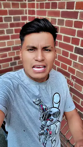 mi novia si me respondes  los mensajes rapido  ,no como mi esposa cuando a ella le da la gana responde .