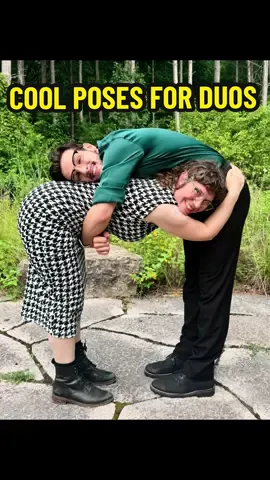 👯 Cool poses for duos! 👯 To celebrate opening both Tribes and Midsummer Nights Dream with @Lär Mig Svenska - the best teammate ever!  I know this is not my typical content. I’ll be back to my regular Musical Dealer stuff soon 😉  #coolposes #fyp #funny 