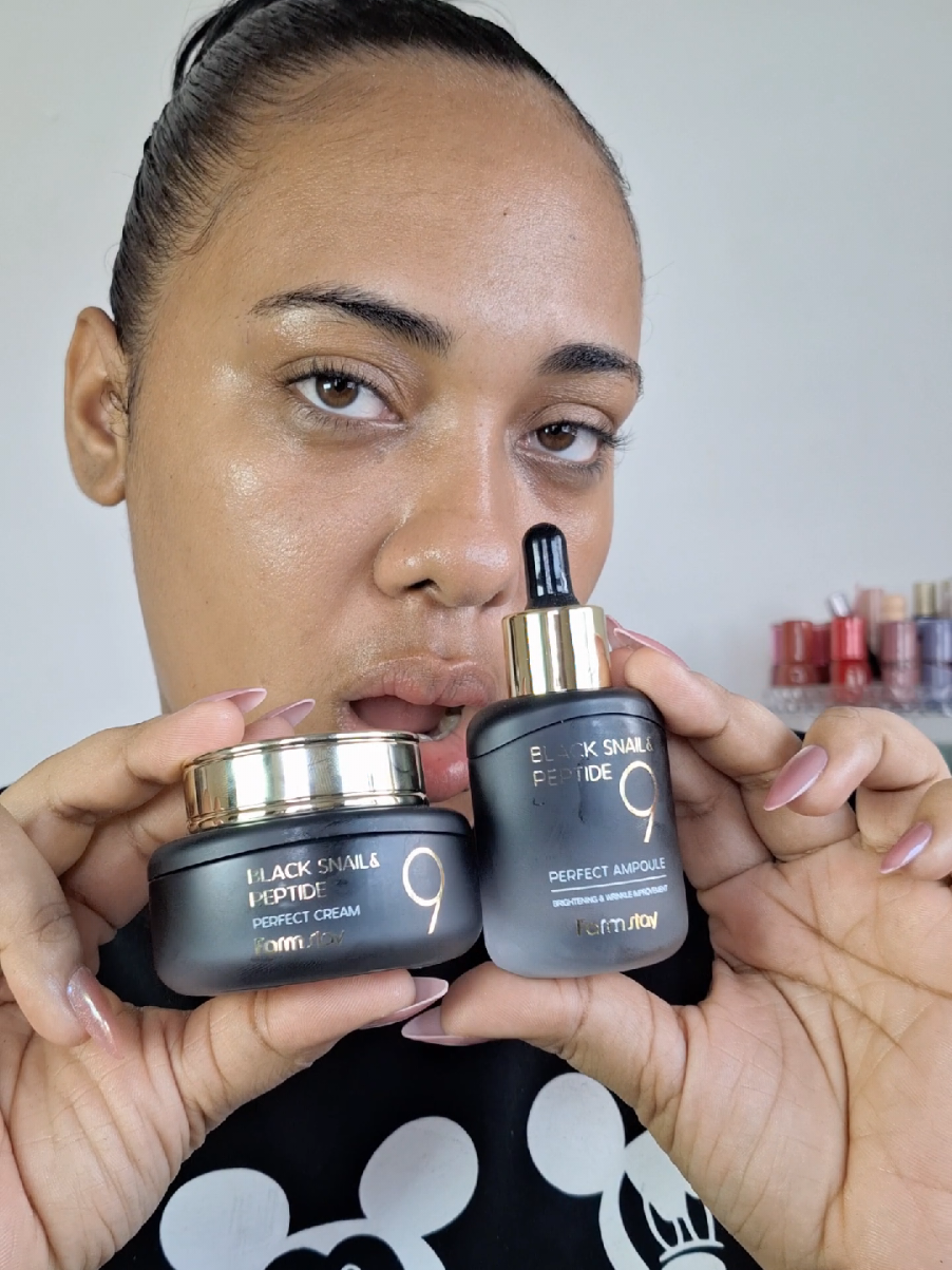 Waooo este dúo de @farmstay_official  esta super bueno que belleza 😍 💕  #farmstay #blacksnail #peptide #ampoule #cream