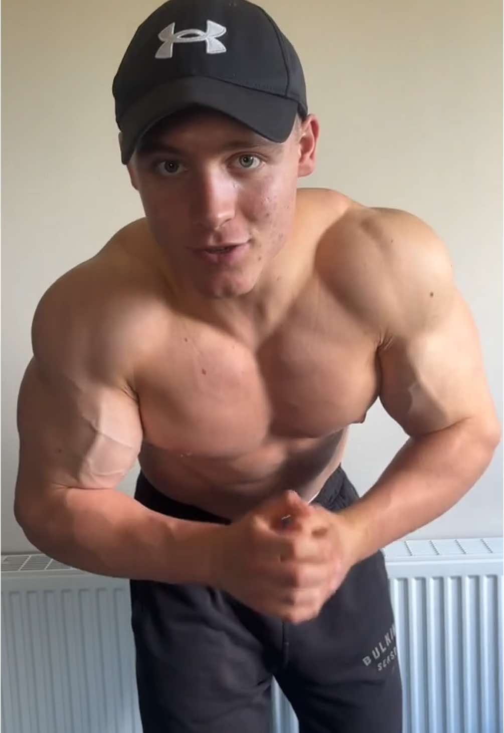 My 3 tips for beginners starting the gym 😁#biceps #bulking #GymTok #bodybuilding #19yearsold #gymmotivation #foryou #jacked #mostmuscular #gym #gains #advice #caidanpearn @Gymshark @YOUNGLA @myprotein 