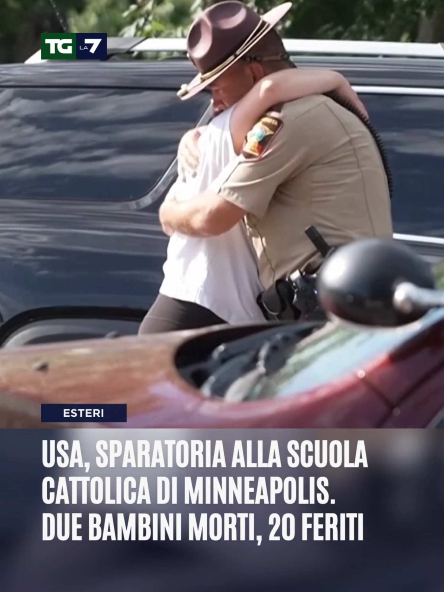 Almeno due bambini sono morti e 20 persone sono rimaste ferite in seguito a una sparatoria in una scuola cattolica a Minneapolis, in Minnesota negli Stati Uniti. Lo sparatore, stando alle ultime informazioni, sarebbe morto. Il presidente degli Stati Uniti Donald Trump ha fatto sapere di essere stato informato sugli eventi, e che l'Fbi è intervenuta sul posto. La sparatoria è avvenuta nei pressi della Annunciation Catholic School, nel sud della città di Minneapolis. Stando alle fonti federali citate dei media statunitensi, l'attentatore era vestito di nero e portava un fucile. Avrebbe iniziato a sparare intorno alle 8.45 locali, poco dopo l'inizio di una messa tenuta alle 8.15 per tutta la scuola. L'episodio ha scatenato un massiccio intervento delle forze dell'ordine, compresa l'Fbi. 