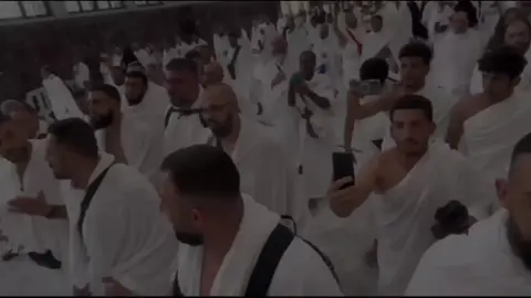 اللهم صلِّ وسلم على سيدنا محمد، خير من أشرقت به الدنيا نورًا ورحمة، الذي أرسله الله هدىً وبشيرًا وسراجًا منيرًا. محمدٌ سيدُ الخَلق، خُلُقُه قرآن، ورحمته للعالمين برهان •🦋💗💗💗💗💗💗💗🫀 #ميلادالرسول #مولدالرسول #المولدالنبوي #ahmed_elkatary45 