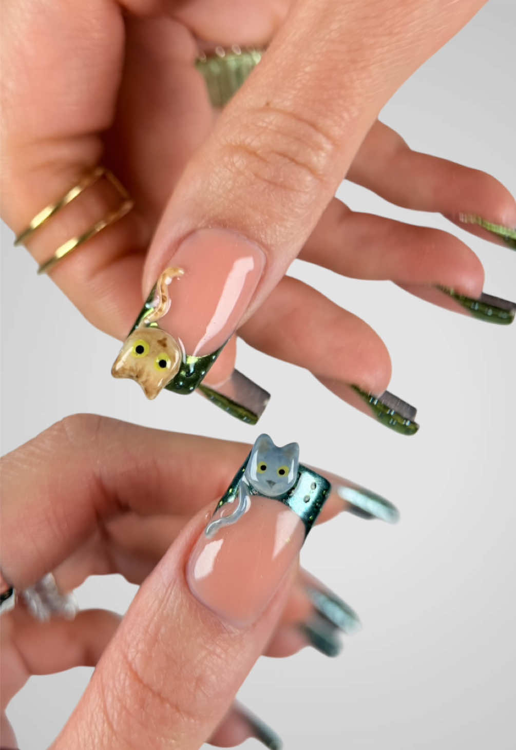 The cutest design lately 🐾 Our studio manager Ilona loves her cats, so we just had to put Lulu and Oliver on her nails. They make her and all of us so happy! Would you try a design like this? _________ @syndycat @nailfairy_nyc  #nailfairystudio #nailsnyc #nailsbrooklyn #nailsmanhattan