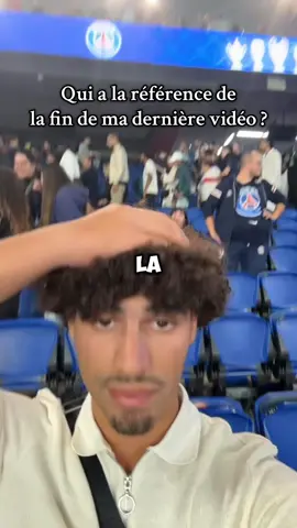 Qui a la référence de  La fin de ma vidéo à Paris ?  Vidéo entière retrouvée sur mon compte vlog de mon tour de France pour voir des matchs de foot PSG - SCO Angers #football #footballtiktok #Vlog #catch #ligue1 