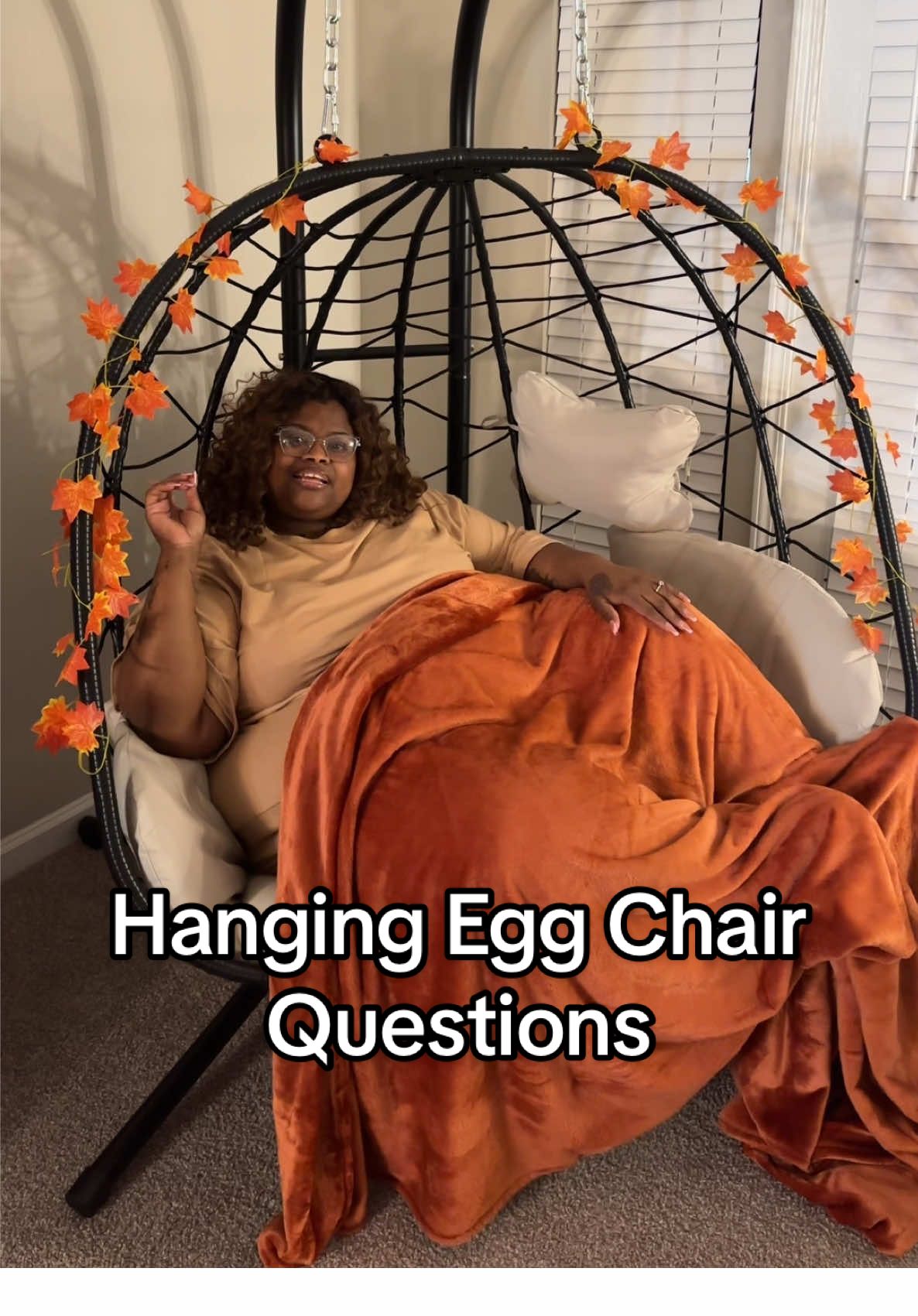 Answering a couple questions about my hanging egg chair ! 🤎 @RIWENGO #chair #hangingeggchair #plussizefriendly #fallvibes #cozy 