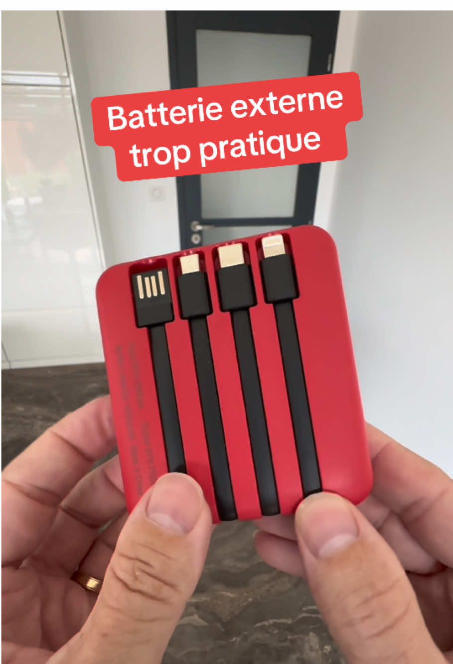 Batterie externe 10 000 mAh trop pratique et pas cher #batterieexterne #pratique #bonplan #OffrePourToi 