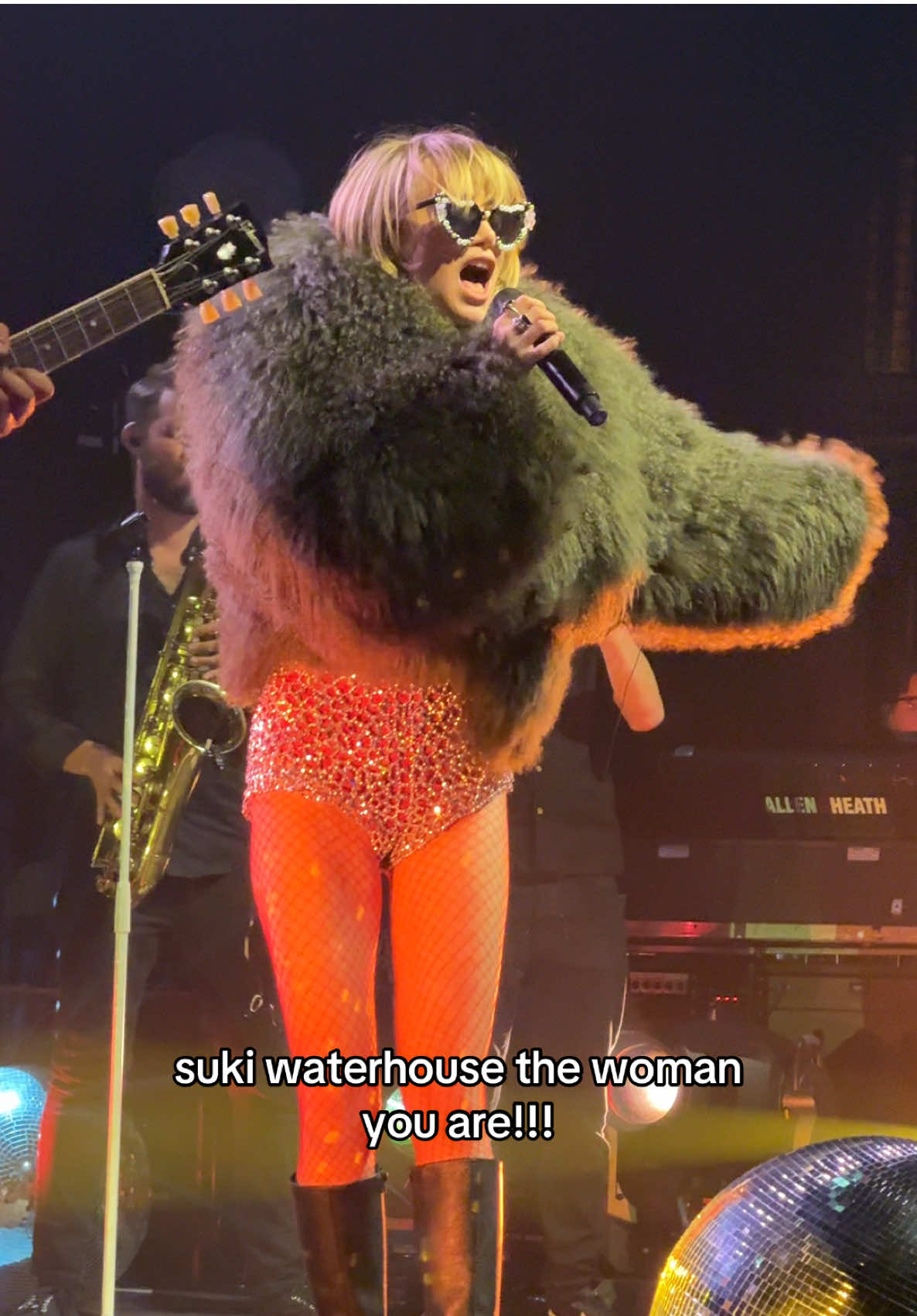 the MOST fun, @sukiwaterhouse love you endlessly 🫶 #sukiwaterhouse #sukiwaterhouseconcert #london #gig #suki 