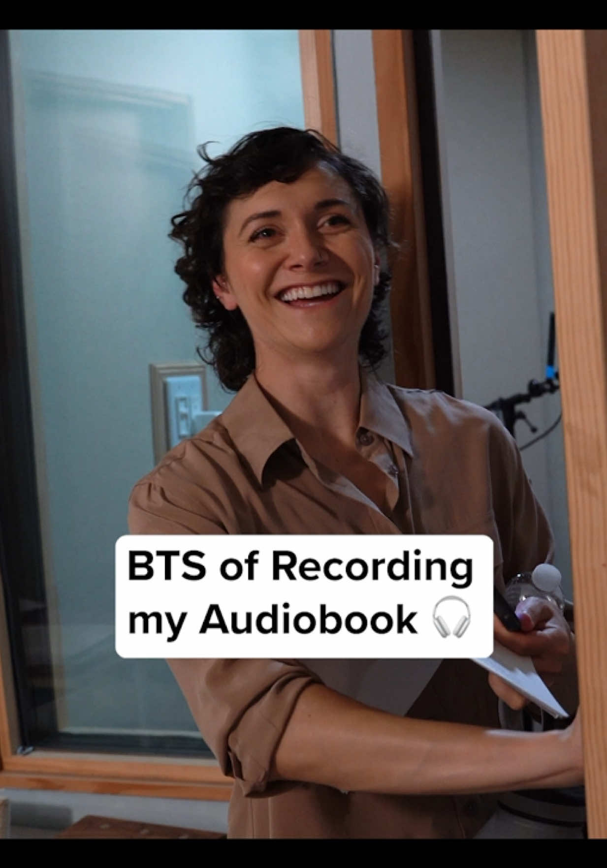 Leaked footage from the Chamber of Secrets where I recorded my audiobook for #SemiWellAdjusted! (Also, that pronunciation of “ow-dee-oh būk” at the end…?) You can watch the full behind the scenes on my YT channel and listen to the book wherever you get your audiobooks! 🎧