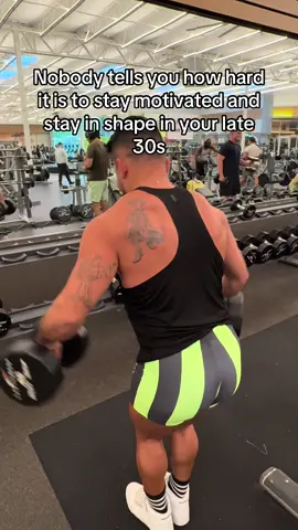 Nobody tells you how hard it is to stay in shape and stay motivated in your late 30s. The energy isn’t the same, the recovery takes longer, and life feels busier than ever. But showing up consistently—even on the days you don’t feel like it—is where the real results come from. It’s not about being perfect, it’s about pushing through and reminding yourself why you started. 💪✨ #FitnessOver30 #MotivationForLife #ConsistencyIsKey