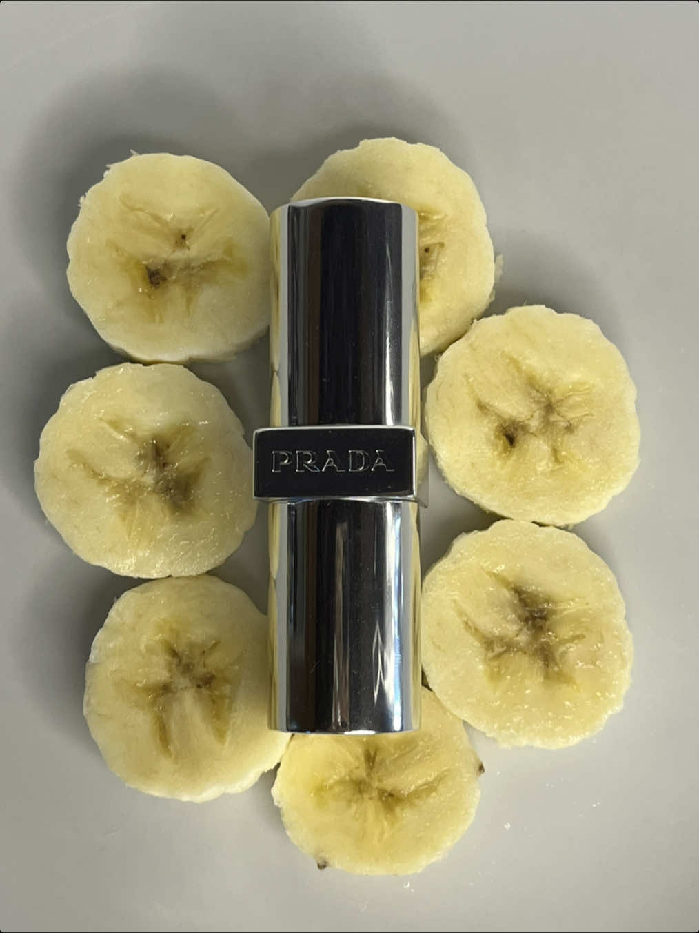 GO BANANA  🍌🍌 • collaboration commerciale  • @pradabeauty @Beauty Crew FR #makeup #BananaBalm #BalmMania #fyp #prada 