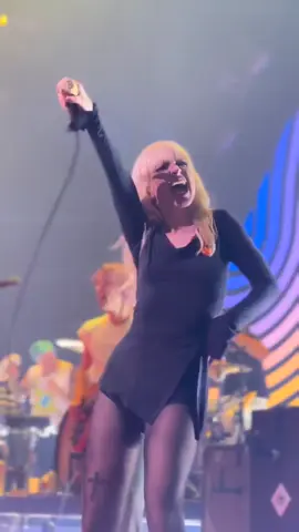 #paramore #emo #paramoreconcert #hayleywilliams #aintitfun 