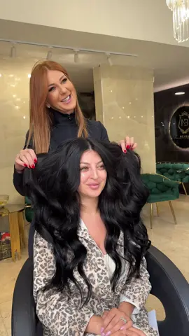 Ovdje smo radili extenzije na dužini.Najteže uklapanje u ovu frizuru jer je ravni paž.Zbog te frizure smo moreli skoro 30-40% više kose staviti Kosu smo koristili kao i uvijek @goldenhairsarajevo  #hair #nejrabeautystudio #hairstiles #nejra #extensions          