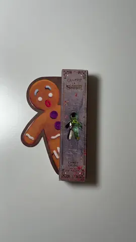 The CUTEST gingerbread lip oil!! From the Shrek x @ColourPop Cosmetics collection! What are you most excited for?! #shrekxcolourpop 💚✨