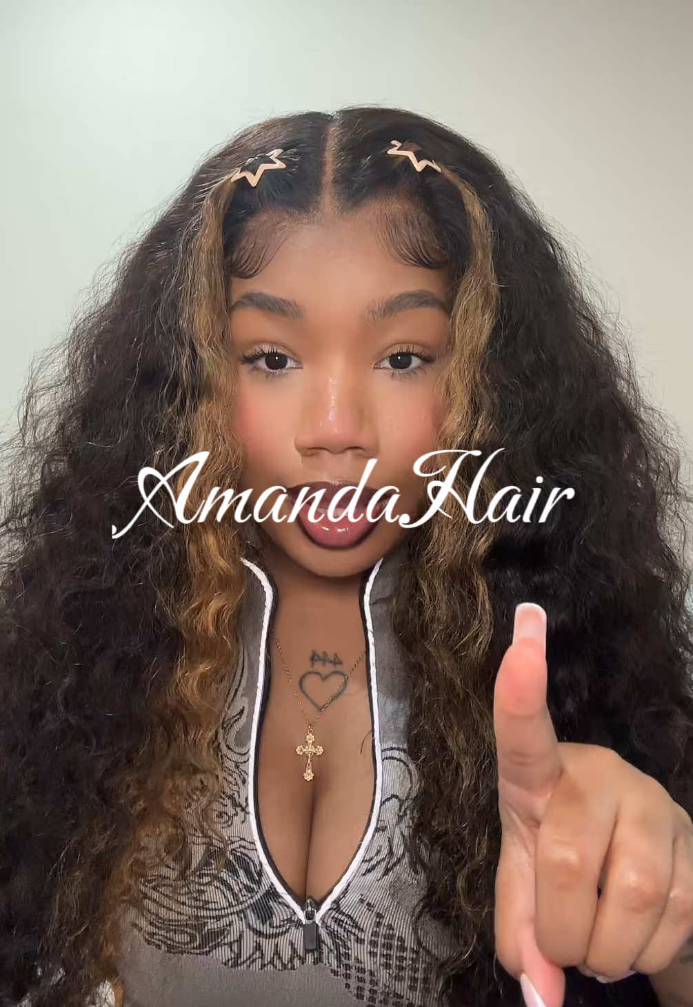 You need this wig!! @AmandaHair Official #amandahair #gluelesswig #beginnerfriendly #highlights #xyzbca