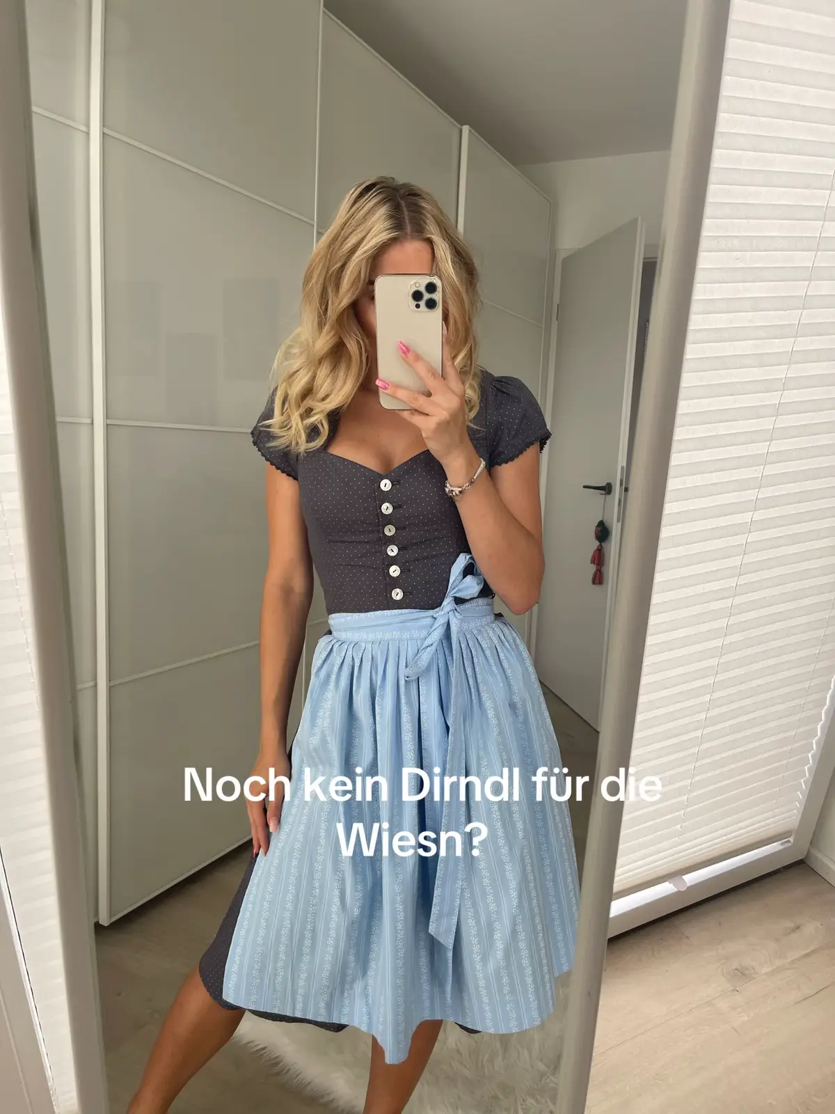 Schaut bei meinem Vinted vorbei oder schreibt mir eine Nachricht! 🥂 vinted: vikiiii2004  #vinted #wiesn #oktoberfest #dirndl #tracht #fy #fyp #limberry #outfit 