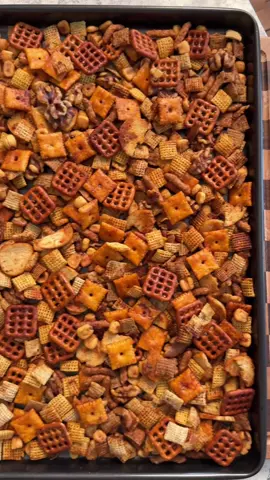 #CAWalnutsPartner Creamy Homemade Walnut Chex Mix but make it Honey Gochujang Flavor! So many incredible textures in this from the buttery pretzels to the crunchy California walnuts packed with good for you nutrients! Full recipe up on the blog as always - www.moribyan.com - or link in bio #sponsored