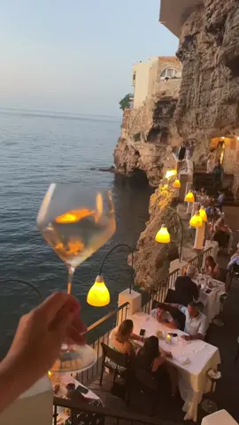 GROTTA PALAZZESE - POGLIANO AL MARE - PUGLIA - ITALY 🇮🇹   La Grotta Palazzese è un ristorante esclusivo e scenografico, ricavato all’interno di una grotta naturale scavata nella falesia calcarea di Polignano a Mare, a pochi metri sopra il mare Adriatico . #grottapalazzese #polignanoamare #italy🇮🇹 #travelitaly #traveltiktok 