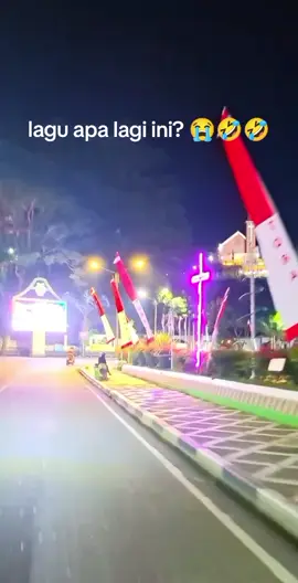 tolong lagu apa lagi ini? 😭🤣🤣 #toraja #torajasulawesiselatan #torajatiktok🥰 #tiktoktoraja #torajanese 
