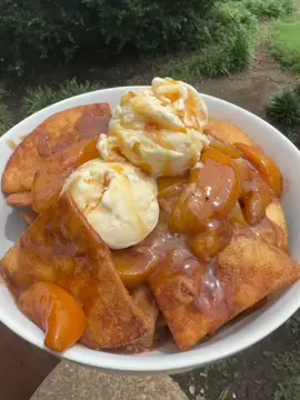 Peach Cobbler Nachos 🍑🍦 #dessert #nachos #peachcobbler #fyp #sweets 