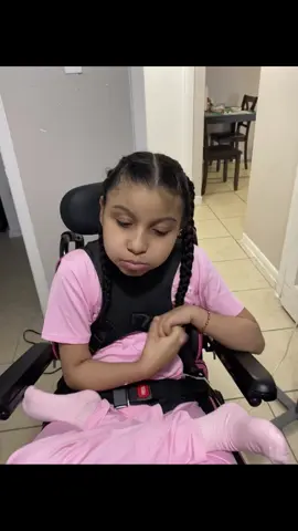 Mientras tengas a mamá siempre Bas andar bien limpiecita canbiadita y muy cuidadita mi princesa por eso mamá nesesita ser eterna 