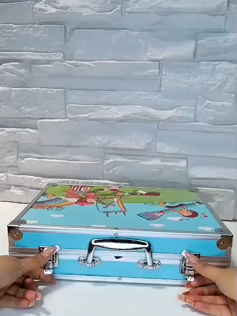 ¡Despierta el artista que llevan dentro! 🎨✨ Con el Maletín Metálico Set de Arte ZF-145, los niños podrán explorar su imaginación con 145 piezas llenas de color🖌🌈 ✅Emprende con nosotros, los mejores precios y con más de 1000 productos. ✅Precio emprendedor a partir de 12 productos iguales o diferentes. ✅Formas de pago efectivo, Tarjeta de debito/credito y aplicación de Deuna. ✅Envíos a nivel nacional con recargo. ✅Telegram https://t.me/ZhuangMonar 📍Guayaquil- Norte Vía Daule km 7.5 av. José Gómez Gault frente a la Academia Naval Illingworth http://bit.ly/ZMGuayaquil 📲 0991199004 📲 0967620502 📲 0967040175 📲 0988024966 📲 0967662183 ATENCION AL CLIENTE 📲 0939678684 📍Quito Av. Galo Plaza Lasso, entre las calles Nazareth y Sabanilla https://bit.ly/ZMquito ATENCION AL CLIENTE 📲 0997012016 📍Milagro Av. 17 de Septiembre y Cañar https://bit.ly/ZMmilagro ATENCION AL CLIENTE 📲 0967252166 📍Manta Av. de la Cultura y 5 de junio 📲 0986267707 📲 0985808943 ATENCIÓN AL CLIENTE 📲 0967504460 #importadorazhuangmonar #zhuangmonar #importadoraecuador #preciosbajos #innovación #variedad #emprendedores #ecuador #guayaquil #guayaquilcity #quito #quitocity #manta #milagro #ofertas #ventasmayoristas #ventasonline #facebook #instagram #telegram