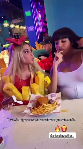 Esa amiga que se enamora cada vez q sale a la calle jajajajajjajajajaj. Alta crack @Coqueta💋  🙌🍟🔥 #challenge #paratiiiiiiiiiiiiiiiiiiiiiiiiiiiiiii #musica #nuevo #amigos 