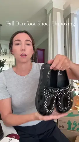 Unboxing of some new fall barefoot shoe styles!  Shapen: Code BFSHOEGUIDE5 for 5% off Lang.S: Code KELLY for 10% off Freet Chamois boot: Code KELLY High Feels Sandals: Code BFSG5 #barefootshoes #fallshoes