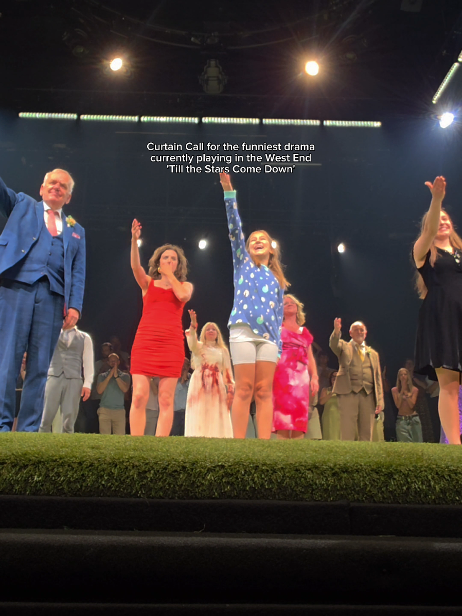 Curtain call for the acclaimed production Till the Stars Come Down, the funniest comedy drama now playing at Theatre Royal Haymarket after its sold-out National Theatre run. Catch it in London’s West End until September 27 #westend #nationaltheatre #theatreroyalhaymarket #tillthestarscomedown #theatre 