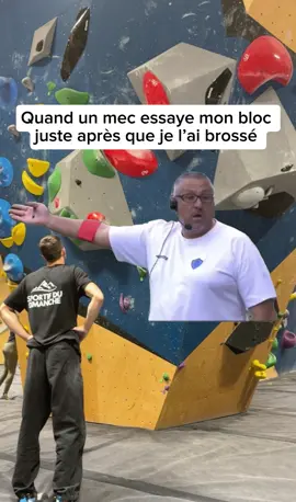 On est d’accord, c’est la base d’attendre son tour ? #climbing #escalade #bloc #boulder #bouldering 