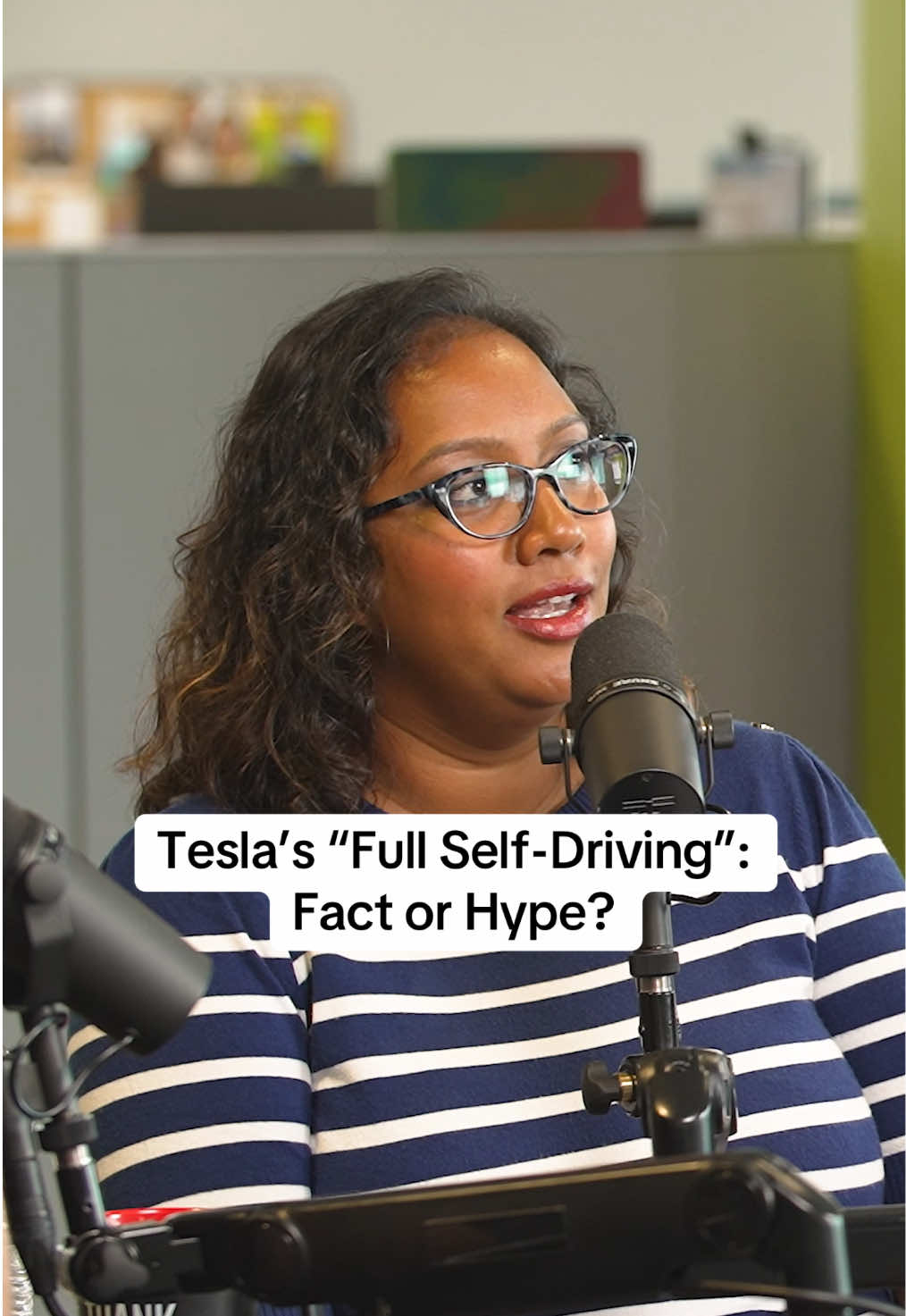 What can Tesla’s Full Self-Driving feature actually do—and what are its limitations? 🤔 See episode 479 of Talking Cars through the link in our bio. #carsoftiktok #carcommunity #cartok #teslaselfdriving #teslatok 
