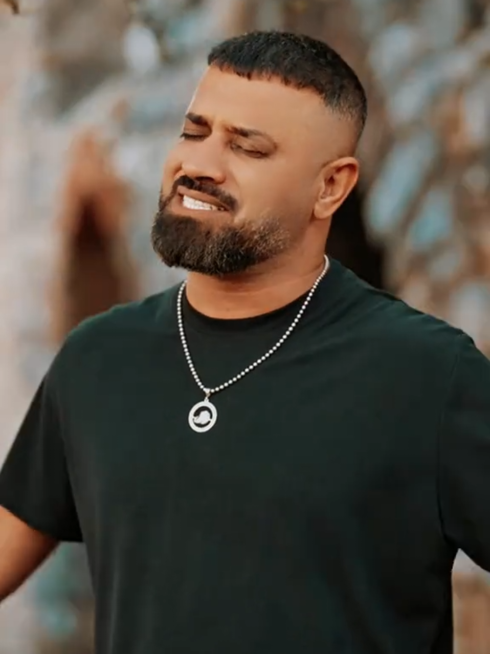 يوم الدنيا تسد الباب صارت على جميع  المنصات حبايبي بتمنى تعجبكن #محمد_الاسمر 