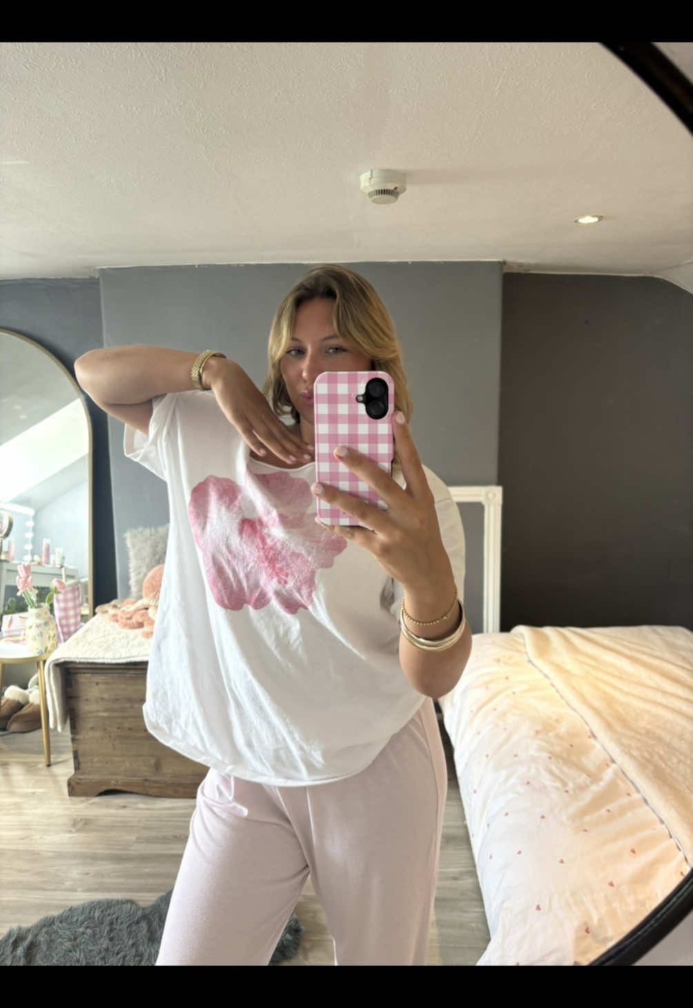 Day 2 becoming an influencer! I love seeing these on my fyp so decided to do it myself! Follow along for the journey 🤍 #smallcreator #microinfluencertiktok #girlssupportgirls #fyp #fyppp 