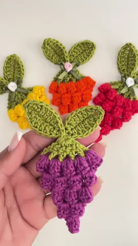 Imã de geladeira frutinhas em crochê 
