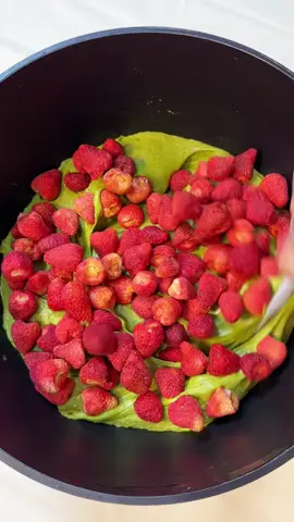 Super Red Records, immersively making matcha strawberry snowflake crispy and cool ordering “Matcha strawberry nutless” snowflake crispy ginseng